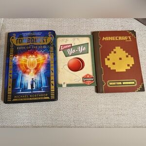 Minecraft Adventure Book Set with Yo-Yo